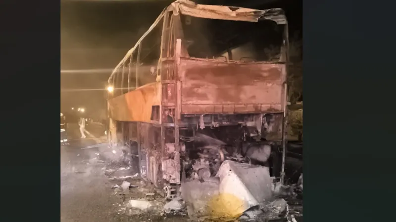 Adana'da Otobüs Alevlere Teslim! Yolcular Son Anda Kurtuldu
