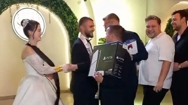 Alışılmışın Dışında Takı Töreni: Düğün Salonu Bu Sürprizi Konuştu! İşte O Anlar Kamerada...