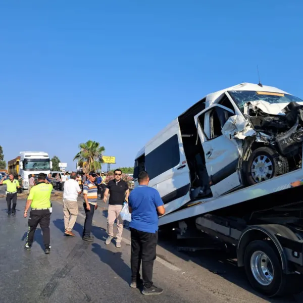 Antalya'da zincirleme kaza: 4 yaralı