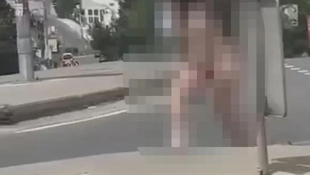 Başakşehir'de sokakta çırılçıplak yürüdü