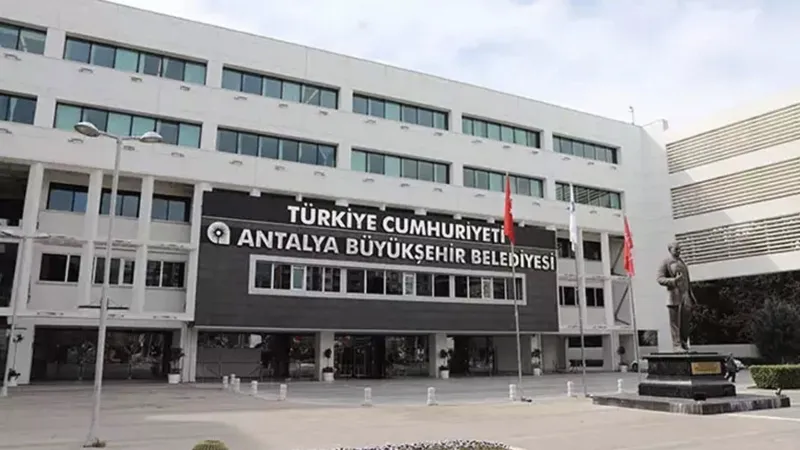 CHP'li Antalya Büyükşehir Belediyesi'ne 'rüşvet' operasyonu: 6 gözaltı