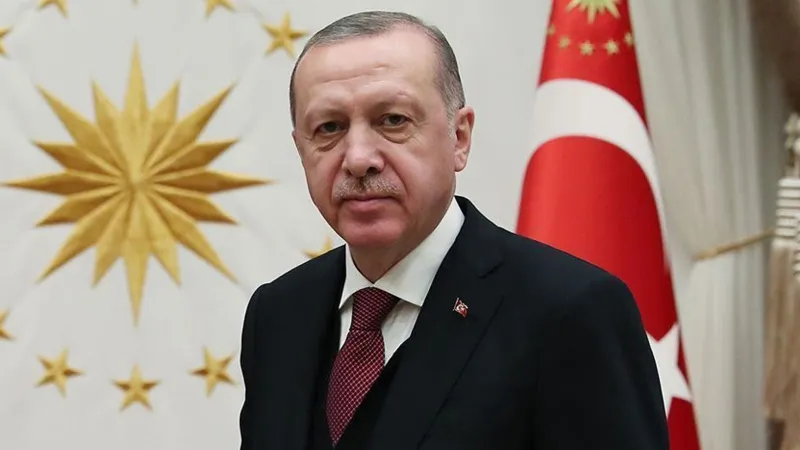 Cumhurbaşkanı Erdoğan'dan İzmir'deki yangında şehit olan işçinin ailesine başsağlığı mesajı