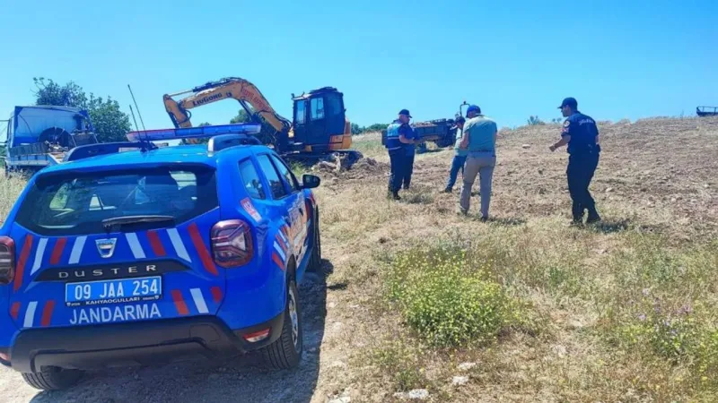 Didim'de kaçak kazıya suçüstü: 3 kişi yakalandı
