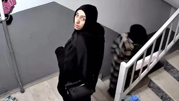 Ev sahibi kameradan seslendi! Neye uğradıklarını şaşırdılar, apar topar kaçtılar