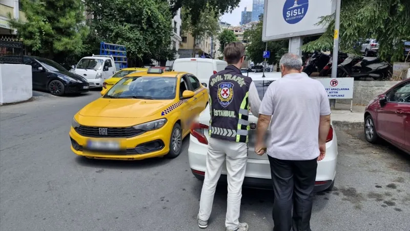 Fatih'te yolcu seçen taksi şoförüne 9 bin 267 lira ceza kesildi, araç trafikten men edildi