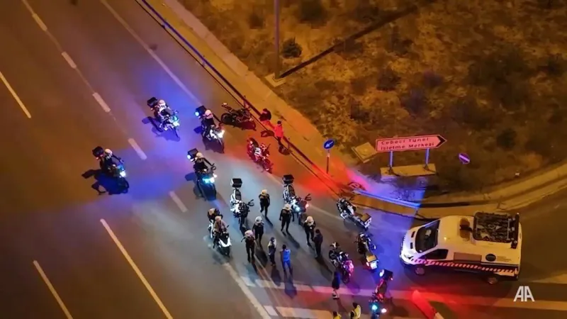 İstanbul'da trafik güvenliğini tehlikeye atan motosikletlilere işlem yapıldı