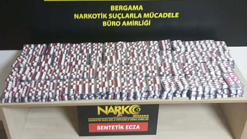 İzmir'de 5 bin 990 sentetik ecza hap ele geçirildi