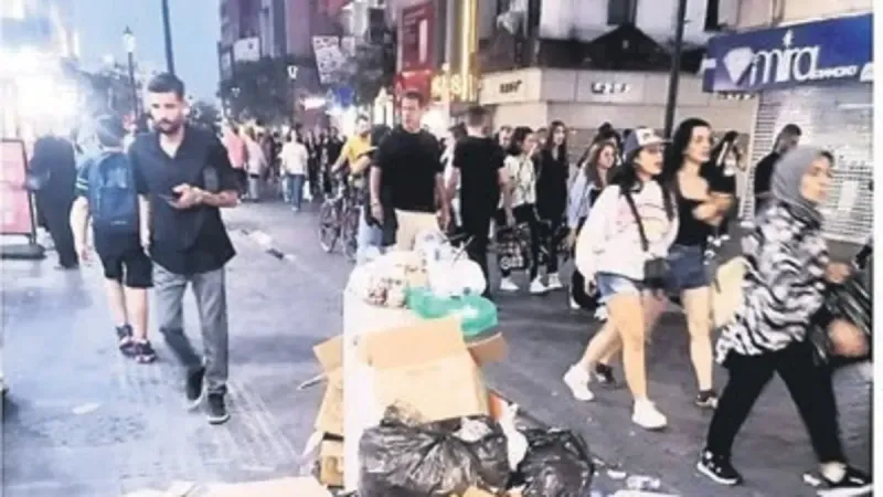 İzmir Çiğli'de Çöp Krizi! Maaşlar Ödenmeyince Ortak Oldu