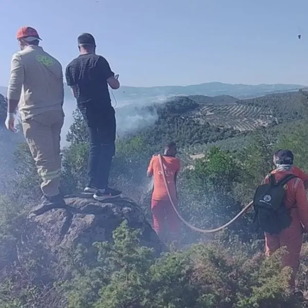 Manisa'da yangın, mahalle tahliye edildi
