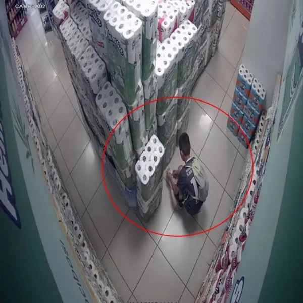 Marketteki peçeteleri tutuşturdu