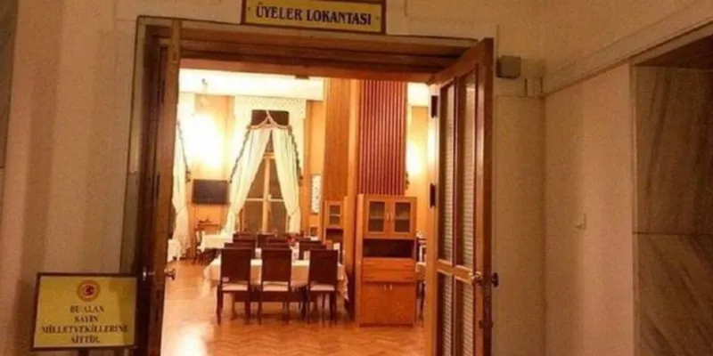 Meclis Lokantası'nda talan başlamış! Yiyecekleri paket paket götürmüşler