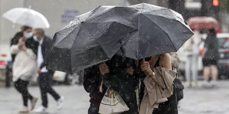 İstanbul'a Sağanak Sürprizi! Meteoroloji'den Kritik Uyarı