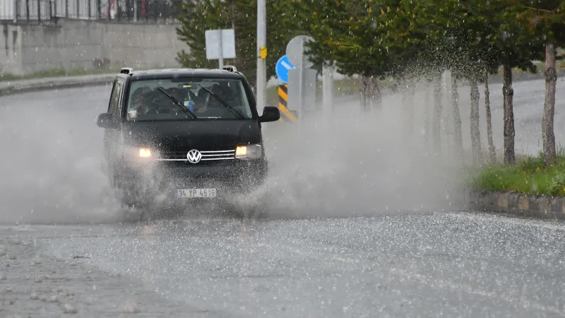 Meteoroloji'den İstanbul, Edirne, Ankara dahil 50 il için sağanak uyarısı