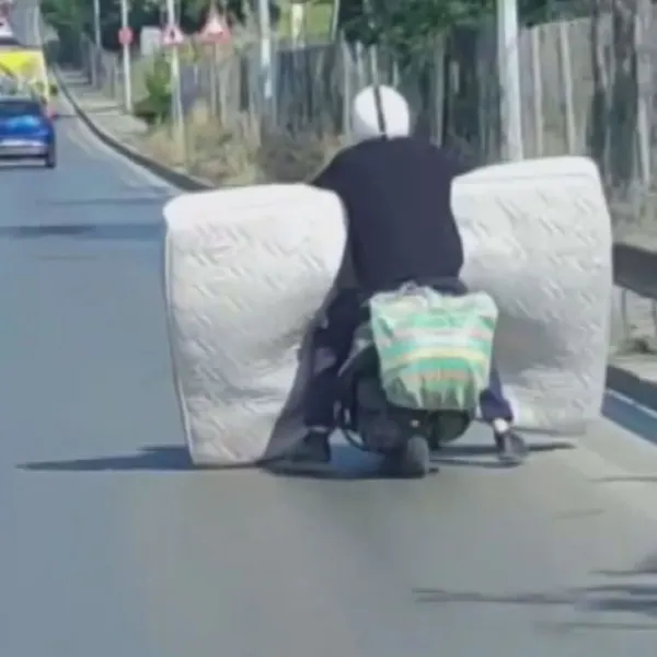 Motosikletle Yatak Mı Taşınır? İstanbul'da Görülen İnanılmaz Anlar!