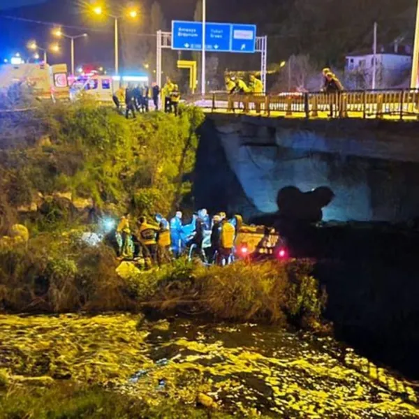 Amasya'da Feci Kaza! Otomobil Tersakan'a Uçtu: 5 Yaralı!
