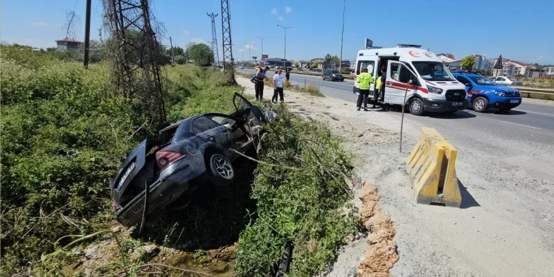 Antalya'da Korkunç Kaza! Otomobil Kanalda, 2 Yaralı!