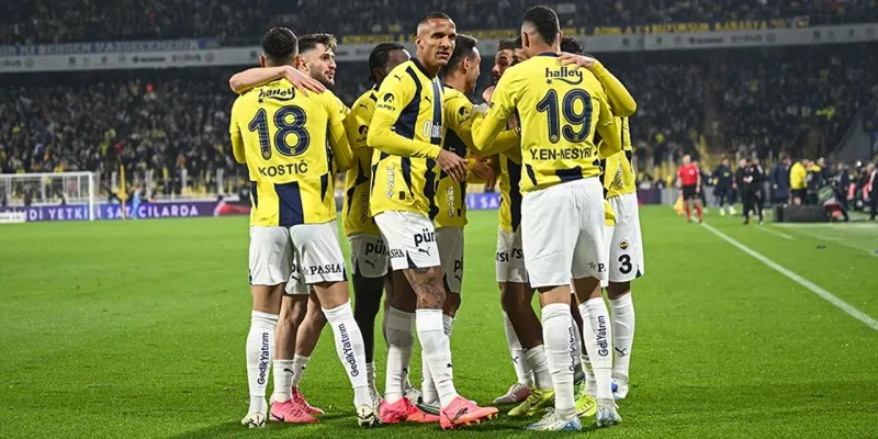 Fenerbahçe'ye Müjde! Başakşehir Maçı Öncesi O Yıldız Sahalara Dönüyor