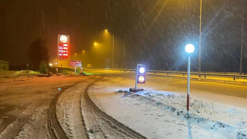 Çorum'da Nisan Kar Sürprizi! Yollar Kapandı mı?