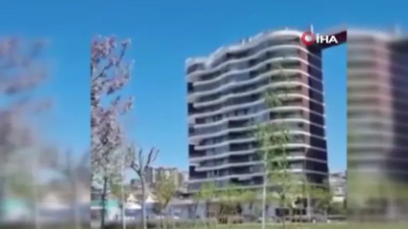 İstanbul Depremi Havuzu Taşırdı! Şoke Eden Anlar Kamerada