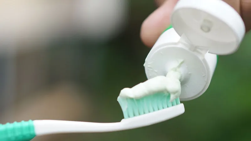Diş Macunları Zehir Mi Saçıyor? İşte Şok Eden Gerçekler!