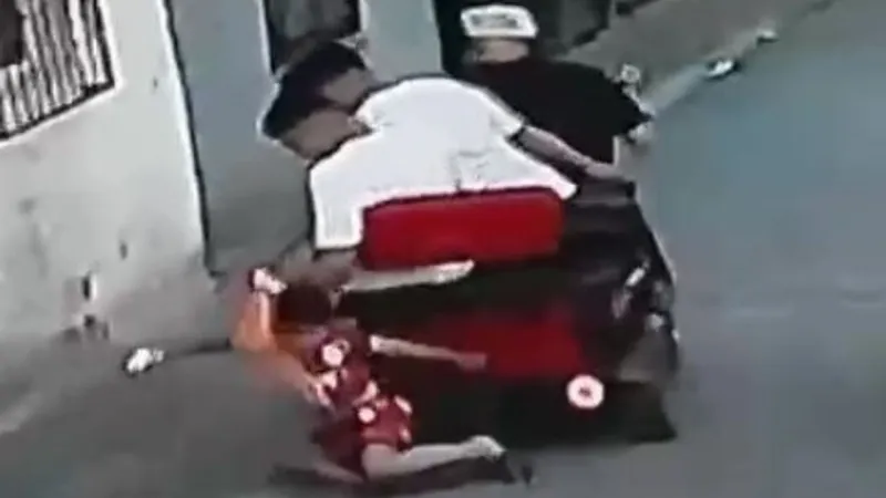 Galatasaraylı Çocuğa Şok Saldırı! Görüntüler Türkiye'yi Ayağa Kaldırdı