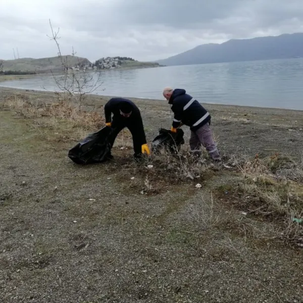 Hazar Gölü'nden Şok Eden Çöp Miktarı! Görenler İnanamadı