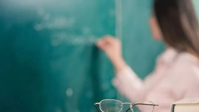 Öğretmen Adayları! 15 Bin Sözleşmeli Alımda Son Saatler