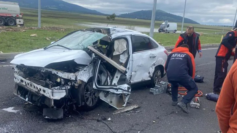 Kars'ta Feci Kaza: Tır ve Otomobil Çarpıştı! 4 Yaralı