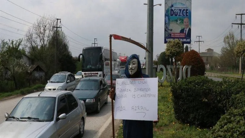 Tırpanlı V For Vendetta: Bayramda Sürücülere Korku Saldı!