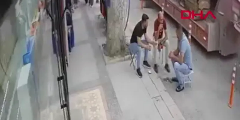 TIR'ın lastiği bomba gibi patladı: Şakasını yaptı başına geldi